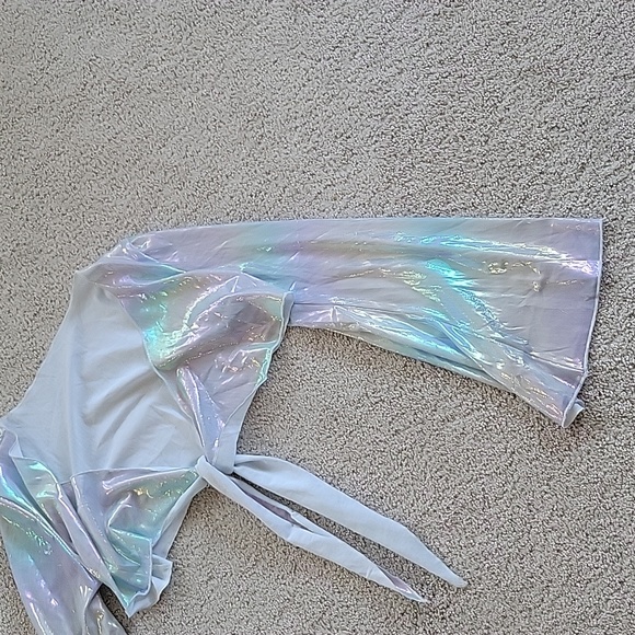 Iridescent tie halter top with flare sleeves, crop top - Picture 3 of 5